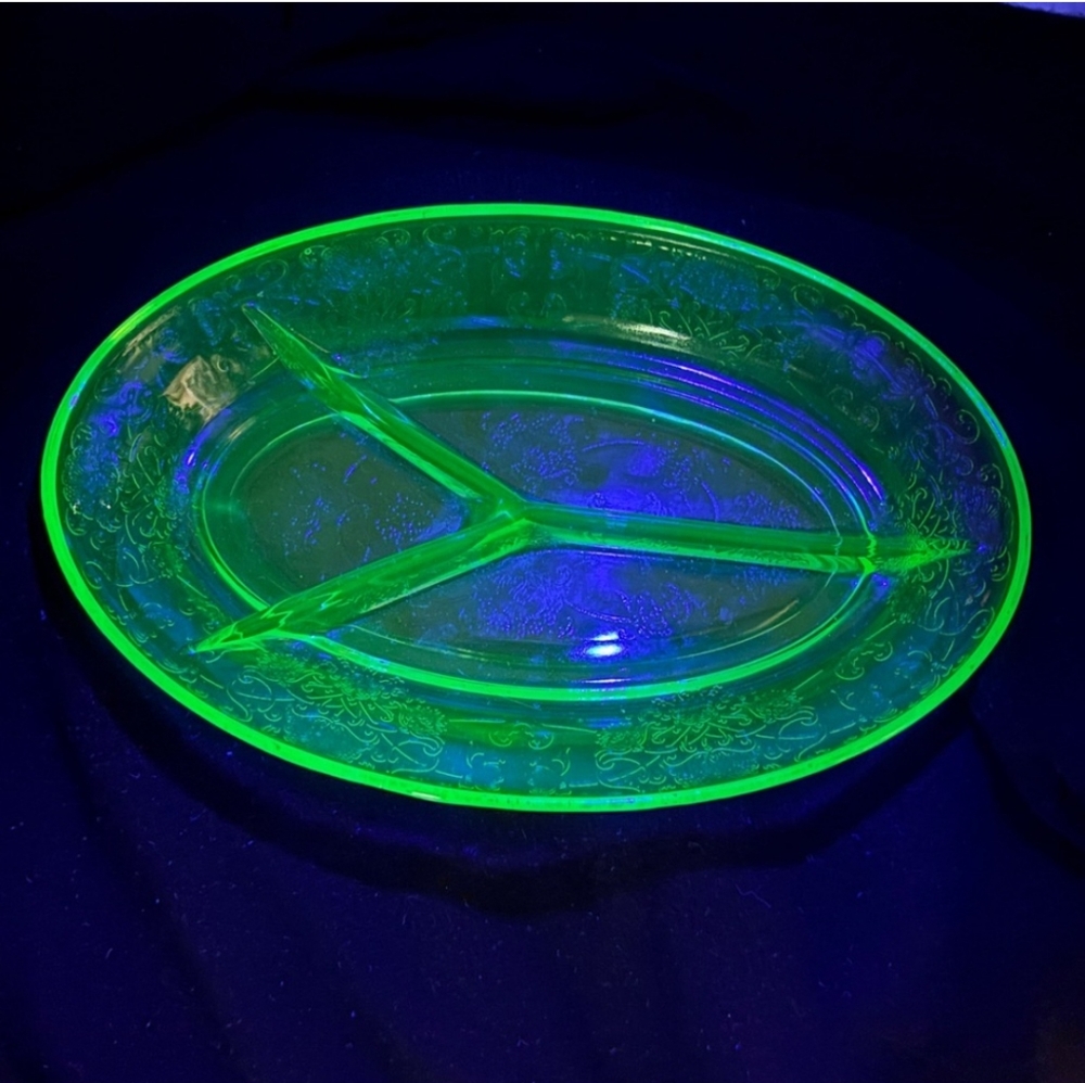 HAZEL ATLAS Green Uranium Depression Glass Divided Relish Dish VINTAGE